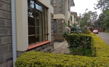 5 Bedroom Villa En Suite w/ DSQ in Lavington